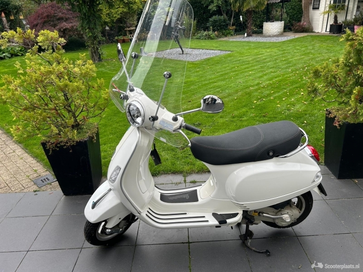 Vespa LX 50 wit